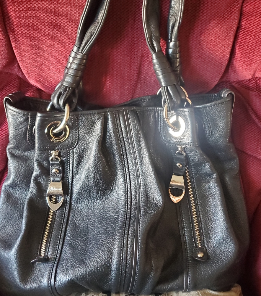 Black Women's Leather Tote Bag with Dual Zipper Accents